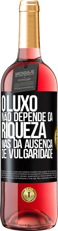 29,95 € Envio grátis | Vinho rosé Edição ROSÉ O luxo não depende da riqueza, mas da ausência de vulgaridade Etiqueta Preta. Etiqueta personalizável Vinho jovem Colheita 2024 Tempranillo