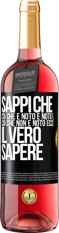 29,95 € Spedizione Gratuita | Vino rosato Edizione ROSÉ Sappi che ciò che è noto è noto e ciò che non è noto ecco il vero sapere Etichetta Nera. Etichetta personalizzabile Vino giovane Raccogliere 2024 Tempranillo