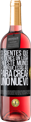 29,95 € Envío gratis | Vino Rosado Edición ROSÉ Si sientes que no tienes un lugar en este mundo, es porque estás aquí para crear uno nuevo Etiqueta Negra. Etiqueta personalizable Vino joven Cosecha 2023 Tempranillo