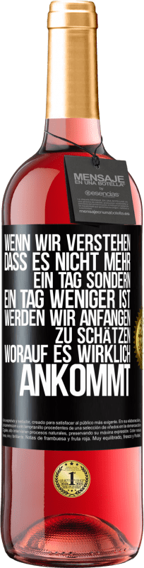 29,95 € Kostenloser Versand | Roséwein ROSÉ Ausgabe Wenn wir verstehen, dass es nicht mehr ein Tag sondern ein Tag weniger ist, werden wir anfangen zu schätzen, worauf es wirklich Schwarzes Etikett. Anpassbares Etikett Junger Wein Ernte 2024 Tempranillo