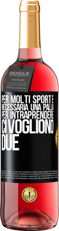 29,95 € Spedizione Gratuita | Vino rosato Edizione ROSÉ Per molti sport è necessaria una palla. Per intraprendere, ci vogliono due Etichetta Nera. Etichetta personalizzabile Vino giovane Raccogliere 2024 Tempranillo