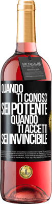 29,95 € Spedizione Gratuita | Vino rosato Edizione ROSÉ Quando ti conosci, sei potente. Quando ti accetti, sei invincibile Etichetta Nera. Etichetta personalizzabile Vino giovane Raccogliere 2023 Tempranillo