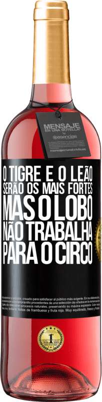 29,95 € Envio grátis | Vinho rosé Edição ROSÉ O tigre e o leão serão os mais fortes, mas o lobo não trabalha para o circo Etiqueta Preta. Etiqueta personalizável Vinho jovem Colheita 2024 Tempranillo