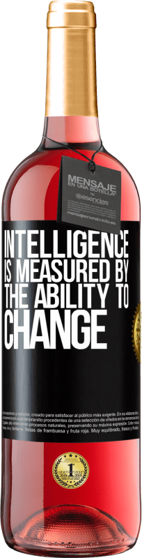 29,95 € 免费送货 | 桃红葡萄酒 ROSÉ版 智力是通过变化的能力来衡量的 黑标. 可自定义的标签 青年酒 收成 2023 Tempranillo