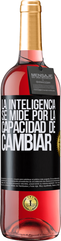 29,95 € Envío gratis | Vino Rosado Edición ROSÉ La inteligencia se mide por la capacidad de cambiar Etiqueta Negra. Etiqueta personalizable Vino joven Cosecha 2024 Tempranillo