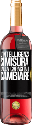 29,95 € Spedizione Gratuita | Vino rosato Edizione ROSÉ L'intelligenza si misura dalla capacità di cambiare Etichetta Nera. Etichetta personalizzabile Vino giovane Raccogliere 2024 Tempranillo