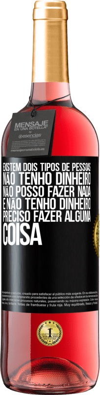 29,95 € Envio grátis | Vinho rosé Edição ROSÉ Existem dois tipos de pessoas. Não tenho dinheiro, não posso fazer nada e Não tenho dinheiro, preciso fazer alguma coisa Etiqueta Preta. Etiqueta personalizável Vinho jovem Colheita 2024 Tempranillo