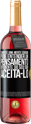 29,95 € Envio grátis | Vinho rosé Edição ROSÉ Somente uma mente educada pode entender um pensamento diferente do seu sem aceitá-lo Etiqueta Preta. Etiqueta personalizável Vinho jovem Colheita 2025 Tempranillo