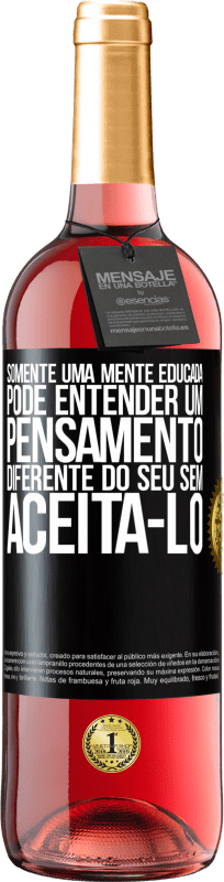 29,95 € Envio grátis | Vinho rosé Edição ROSÉ Somente uma mente educada pode entender um pensamento diferente do seu sem aceitá-lo Etiqueta Preta. Etiqueta personalizável Vinho jovem Colheita 2024 Tempranillo