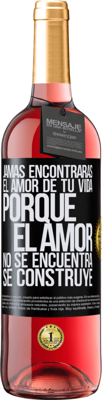 29,95 € Envío gratis | Vino Rosado Edición ROSÉ Jamás encontrarás el amor de tu vida. Porque el amor no se encuentra, se construye Etiqueta Negra. Etiqueta personalizable Vino joven Cosecha 2024 Tempranillo