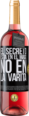 29,95 € Envío gratis | Vino Rosado Edición ROSÉ El secreto está en el mago, no en la varita Etiqueta Negra. Etiqueta personalizable Vino joven Cosecha 2024 Tempranillo