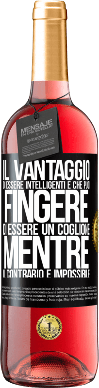 29,95 € Spedizione Gratuita | Vino rosato Edizione ROSÉ Il vantaggio di essere intelligenti è che puoi fingere di essere un coglione, mentre il contrario è impossibile Etichetta Nera. Etichetta personalizzabile Vino giovane Raccogliere 2024 Tempranillo