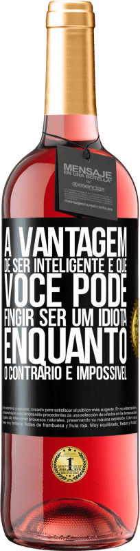 29,95 € Envio grátis | Vinho rosé Edição ROSÉ A vantagem de ser inteligente é que você pode fingir ser um idiota, enquanto o contrário é impossível Etiqueta Preta. Etiqueta personalizável Vinho jovem Colheita 2024 Tempranillo