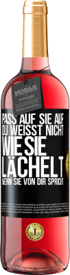 29,95 € Kostenloser Versand | Roséwein ROSÉ Ausgabe Pass auf sie auf. Du weißt nicht, wie sie lächelt, wenn sie von dir spricht Schwarzes Etikett. Anpassbares Etikett Junger Wein Ernte 2024 Tempranillo