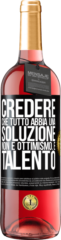 29,95 € Spedizione Gratuita | Vino rosato Edizione ROSÉ Credere che tutto abbia una soluzione non è ottimismo. È talento Etichetta Nera. Etichetta personalizzabile Vino giovane Raccogliere 2024 Tempranillo