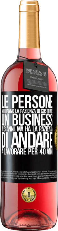 29,95 € Spedizione Gratuita | Vino rosato Edizione ROSÉ Le persone non hanno la pazienza di costruire un business in 3 anni. Ma ha la pazienza di andare a lavorare per 40 anni Etichetta Nera. Etichetta personalizzabile Vino giovane Raccogliere 2024 Tempranillo