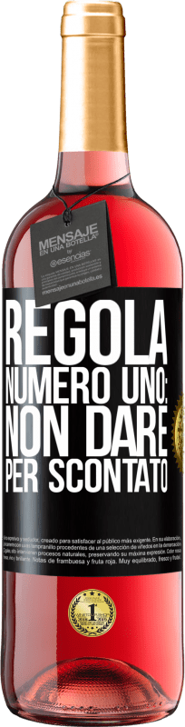 29,95 € Spedizione Gratuita | Vino rosato Edizione ROSÉ Regola numero uno: non dare per scontato Etichetta Nera. Etichetta personalizzabile Vino giovane Raccogliere 2024 Tempranillo