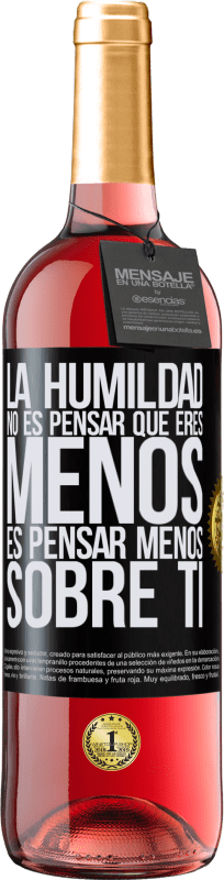 29,95 € Envío gratis | Vino Rosado Edición ROSÉ La humildad no es pensar que eres menos, es pensar menos sobre ti Etiqueta Negra. Etiqueta personalizable Vino joven Cosecha 2024 Tempranillo