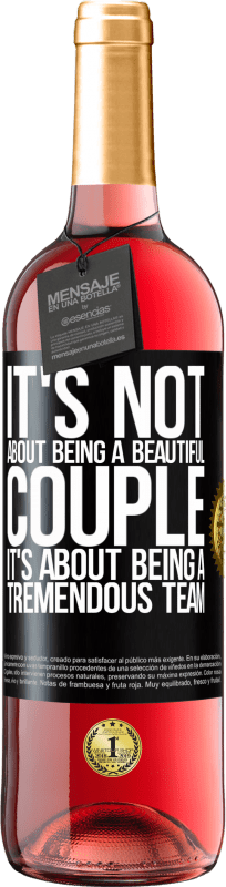 29,95 € 免费送货 | 桃红葡萄酒 ROSÉ版 这不是要成为一对美丽的夫妻。这是一个强大的团队 黑标. 可自定义的标签 青年酒 收成 2023 Tempranillo