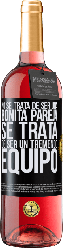 29,95 € Envío gratis | Vino Rosado Edición ROSÉ No se trata de ser una bonita pareja. Se trata de ser un tremendo equipo Etiqueta Negra. Etiqueta personalizable Vino joven Cosecha 2024 Tempranillo