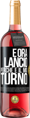 29,95 € Spedizione Gratuita | Vino rosato Edizione ROSÉ E ora lancio perché è il mio turno Etichetta Nera. Etichetta personalizzabile Vino giovane Raccogliere 2024 Tempranillo