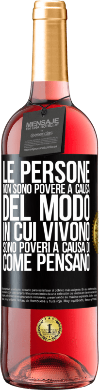 29,95 € Spedizione Gratuita | Vino rosato Edizione ROSÉ Le persone non sono povere a causa del modo in cui vivono. È povero a causa di come pensa Etichetta Nera. Etichetta personalizzabile Vino giovane Raccogliere 2024 Tempranillo