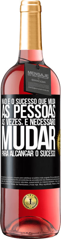 29,95 € Envio grátis | Vinho rosé Edição ROSÉ Não é o sucesso que muda as pessoas. Às vezes, é necessário mudar para alcançar o sucesso Etiqueta Preta. Etiqueta personalizável Vinho jovem Colheita 2025 Tempranillo
