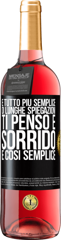 29,95 € Spedizione Gratuita | Vino rosato Edizione ROSÉ È tutto più semplice di lunghe spiegazioni. Ti penso e sorrido. È così semplice Etichetta Nera. Etichetta personalizzabile Vino giovane Raccogliere 2024 Tempranillo