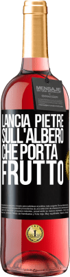 29,95 € Spedizione Gratuita | Vino rosato Edizione ROSÉ Lancia pietre sull'albero che porta frutto Etichetta Nera. Etichetta personalizzabile Vino giovane Raccogliere 2025 Tempranillo