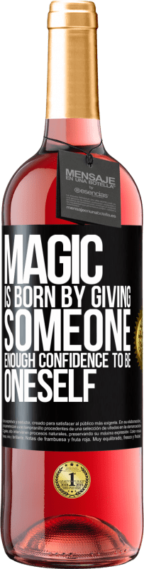 29,95 € Free Shipping | Rosé Wine ROSÉ Edition Magic is born by giving someone enough confidence to be oneself Black Label. Customizable label Young wine Harvest 2024 Tempranillo