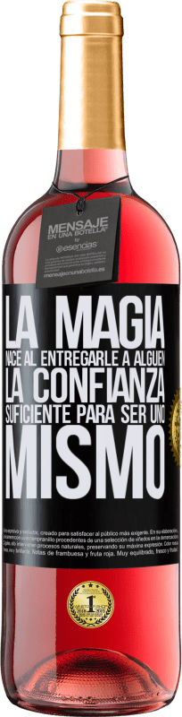 29,95 € Envío gratis | Vino Rosado Edición ROSÉ La magia nace al entregarle a alguien la confianza suficiente para ser uno mismo Etiqueta Negra. Etiqueta personalizable Vino joven Cosecha 2024 Tempranillo