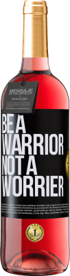 29,95 € Kostenloser Versand | Roséwein ROSÉ Ausgabe Be a warrior, not a worrier Schwarzes Etikett. Anpassbares Etikett Junger Wein Ernte 2024 Tempranillo