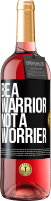 29,95 € Spedizione Gratuita | Vino rosato Edizione ROSÉ Be a warrior, not a worrier Etichetta Nera. Etichetta personalizzabile Vino giovane Raccogliere 2024 Tempranillo