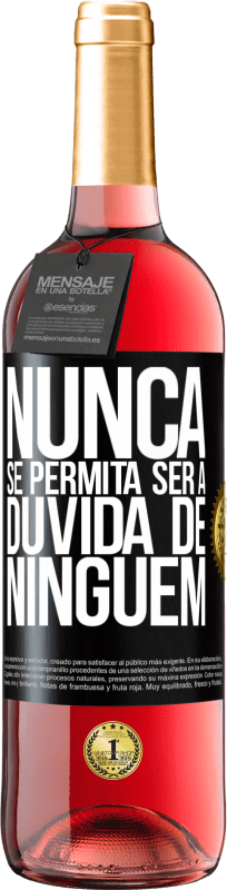 29,95 € Envio grátis | Vinho rosé Edição ROSÉ Nunca se permita ser a dúvida de ninguém Etiqueta Preta. Etiqueta personalizável Vinho jovem Colheita 2025 Tempranillo