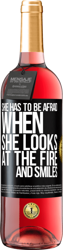 29,95 € Free Shipping | Rosé Wine ROSÉ Edition She has to be afraid when she looks at the fire and smiles Black Label. Customizable label Young wine Harvest 2022 Tempranillo