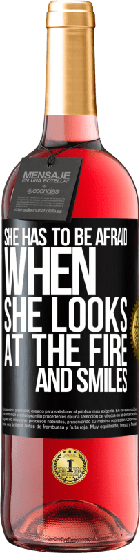 29,95 € Free Shipping | Rosé Wine ROSÉ Edition She has to be afraid when she looks at the fire and smiles Black Label. Customizable label Young wine Harvest 2024 Tempranillo