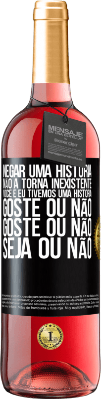 29,95 € Envio grátis | Vinho rosé Edição ROSÉ Negar uma história não a torna inexistente. Você e eu tivemos uma história. Goste ou não. Goste ou não. Seja ou não Etiqueta Preta. Etiqueta personalizável Vinho jovem Colheita 2024 Tempranillo