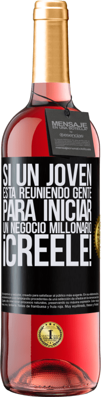 29,95 € Envío gratis | Vino Rosado Edición ROSÉ Si un joven está reuniendo gente para iniciar un negocio millonario, ¡Créele! Etiqueta Negra. Etiqueta personalizable Vino joven Cosecha 2024 Tempranillo