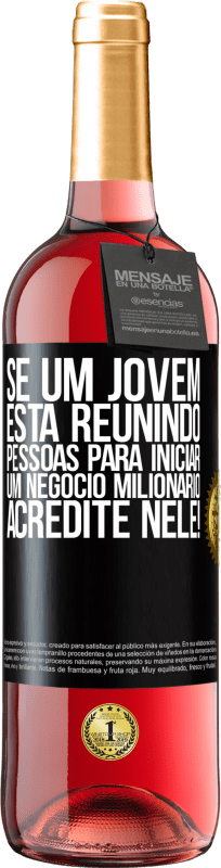 29,95 € Envio grátis | Vinho rosé Edição ROSÉ Se um jovem está reunindo pessoas para iniciar um negócio milionário, acredite nele! Etiqueta Preta. Etiqueta personalizável Vinho jovem Colheita 2025 Tempranillo
