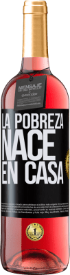 29,95 € Envío gratis | Vino Rosado Edición ROSÉ La pobreza nace en casa Etiqueta Negra. Etiqueta personalizable Vino joven Cosecha 2023 Tempranillo