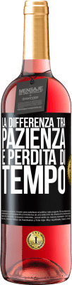 29,95 € Spedizione Gratuita | Vino rosato Edizione ROSÉ La differenza tra pazienza e perdita di tempo Etichetta Nera. Etichetta personalizzabile Vino giovane Raccogliere 2023 Tempranillo