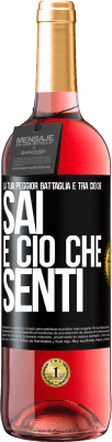 29,95 € Spedizione Gratuita | Vino rosato Edizione ROSÉ La tua peggior battaglia è tra ciò che sai e ciò che senti Etichetta Nera. Etichetta personalizzabile Vino giovane Raccogliere 2023 Tempranillo