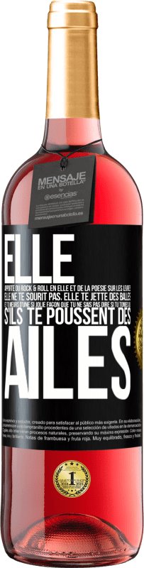 29,95 € Envoi gratuit | Vin rosé Édition ROSÉ Elle apporte du Rock & Roll en elle et de la poésie sur les lèvres. Elle ne te sourit pas, elle te jette des balles et tu meurs Étiquette Noire. Étiquette personnalisable Vin jeune Récolte 2025 Tempranillo