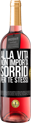 29,95 € Spedizione Gratuita | Vino rosato Edizione ROSÉ Alla vita non importa, sorridi per te stesso Etichetta Nera. Etichetta personalizzabile Vino giovane Raccogliere 2024 Tempranillo