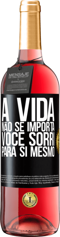 29,95 € Envio grátis | Vinho rosé Edição ROSÉ A vida não se importa, você sorri para si mesmo Etiqueta Preta. Etiqueta personalizável Vinho jovem Colheita 2024 Tempranillo