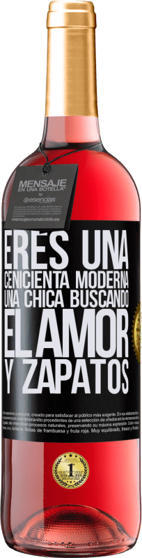 29,95 € Envío gratis | Vino Rosado Edición ROSÉ Eres una cenicienta moderna, una chica buscando el amor y zapatos Etiqueta Negra. Etiqueta personalizable Vino joven Cosecha 2025 Tempranillo
