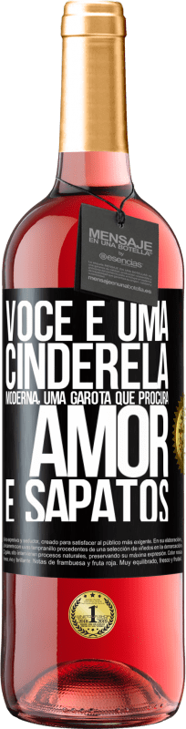 29,95 € Envio grátis | Vinho rosé Edição ROSÉ Você é uma cinderela moderna, uma garota que procura amor e sapatos Etiqueta Preta. Etiqueta personalizável Vinho jovem Colheita 2024 Tempranillo