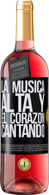 29,95 € Envío gratis | Vino Rosado Edición ROSÉ La música alta y el corazón cantando Etiqueta Negra. Etiqueta personalizable Vino joven Cosecha 2023 Tempranillo