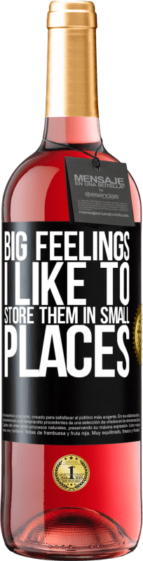 29,95 € Free Shipping | Rosé Wine ROSÉ Edition Big feelings I like to store them in small places Black Label. Customizable label Young wine Harvest 2023 Tempranillo