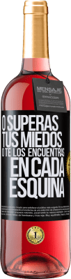 29,95 € Envío gratis | Vino Rosado Edición ROSÉ O superas tus miedos, o te los encuentras en cada esquina Etiqueta Negra. Etiqueta personalizable Vino joven Cosecha 2024 Tempranillo